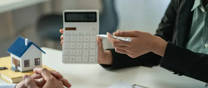 photo of agent with client and calculator